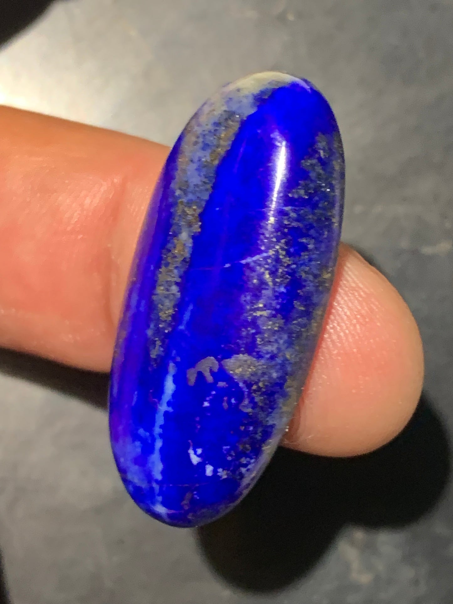 Lapis lazuli, cabochon de 36 mm x 17 x 7 - 42,5 carats. Parfait en bijouterie, collection ,exposition...