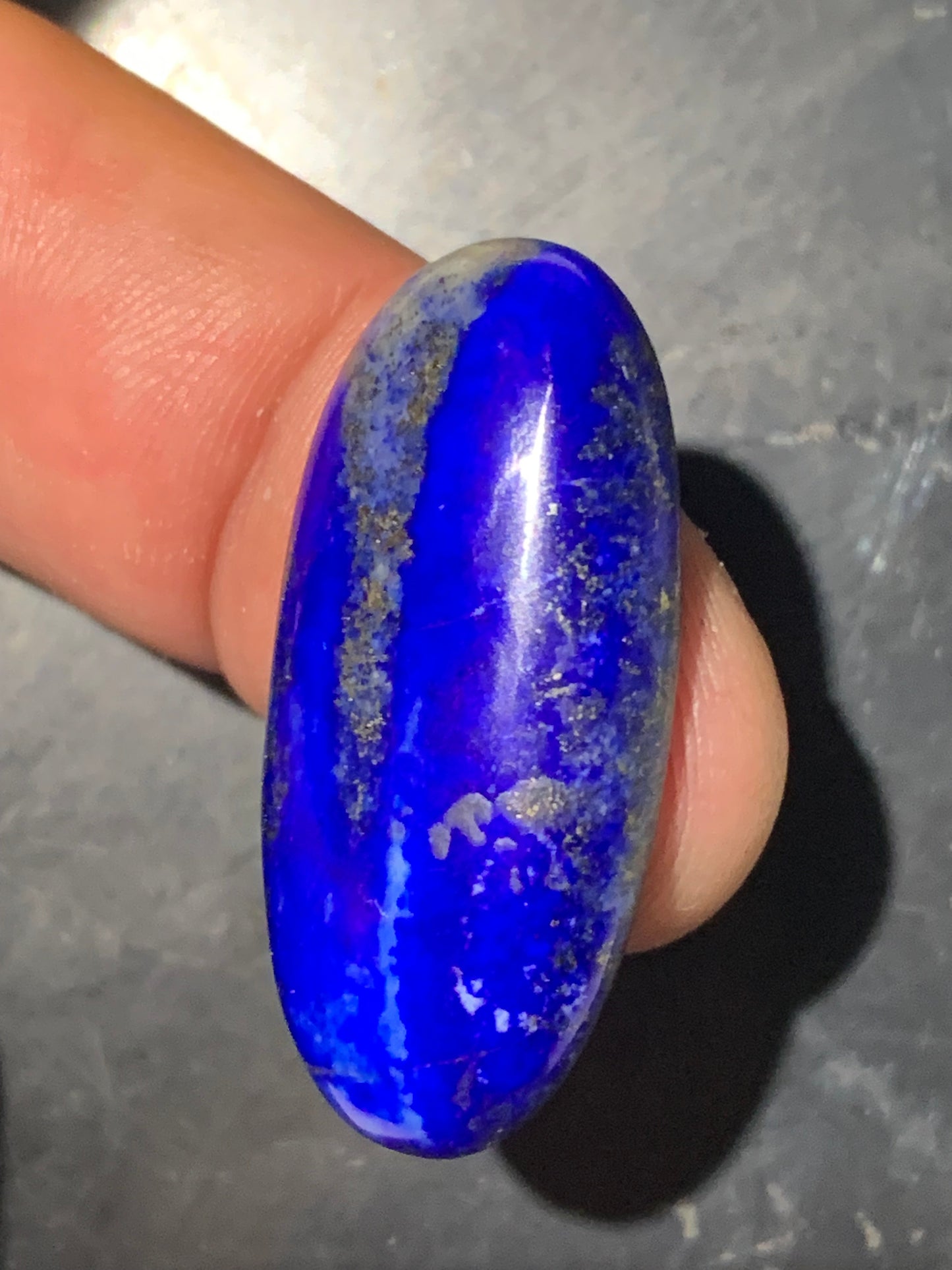 Lapis lazuli, cabochon de 36 mm x 17 x 7 - 42,5 carats. Parfait en bijouterie, collection ,exposition...