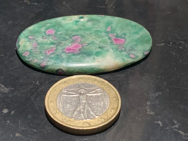Rubis Fuchsite, cabochon de 12,3 gr. - 48 x 31 .x 5 mm - Superbe pièce !