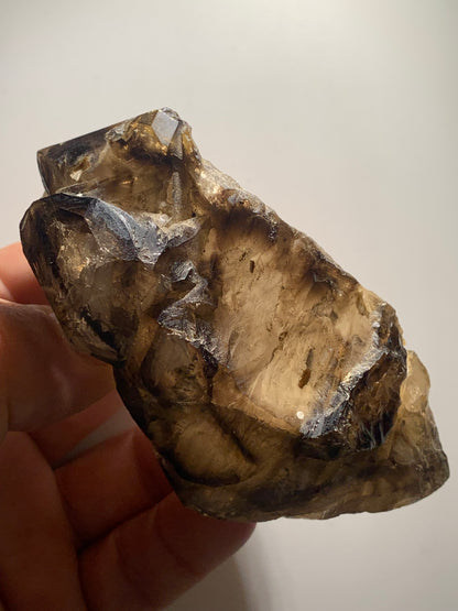 Quartz fumé (morion) à fenêtre ou quartz gwindel - Mont Blanc, France - 100 x 60 x 50 millimètres - 268,2 grammes !