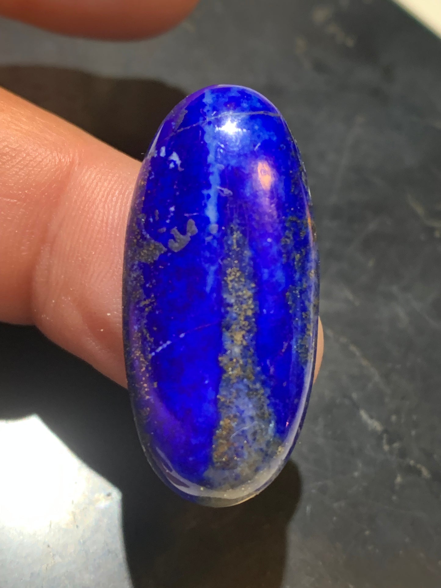 Lapis lazuli, cabochon de 36 mm x 17 x 7 - 42,5 carats. Parfait en bijouterie, collection ,exposition...