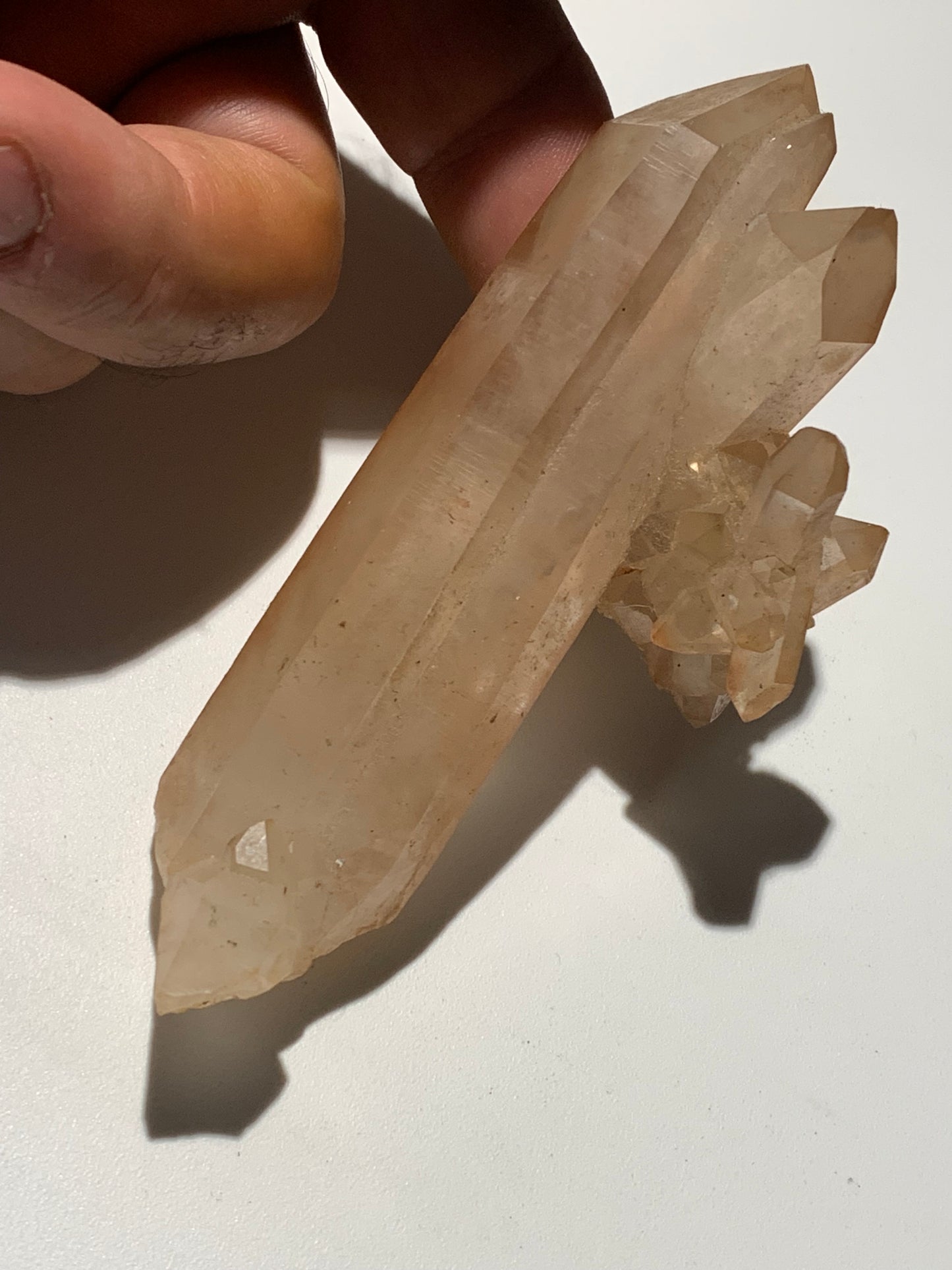 Cristal de roche - Pointe jumelée avec nid de cristaux - 104 L x 50 l x 32 mm - 134 grammes !