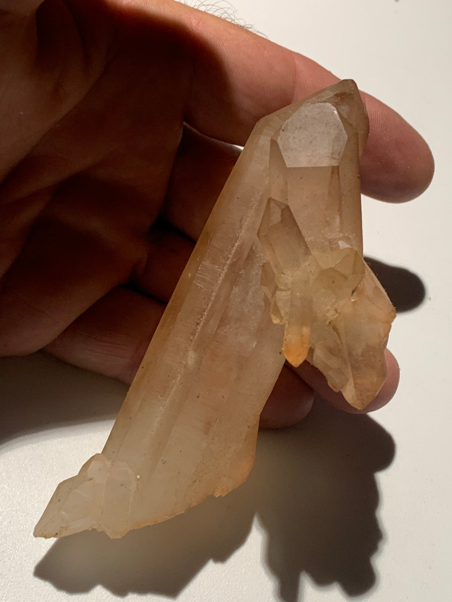 Cristal de roche - Pointe jumelée avec nid de cristaux - 104 L x 50 l x 32 mm - 134 grammes !