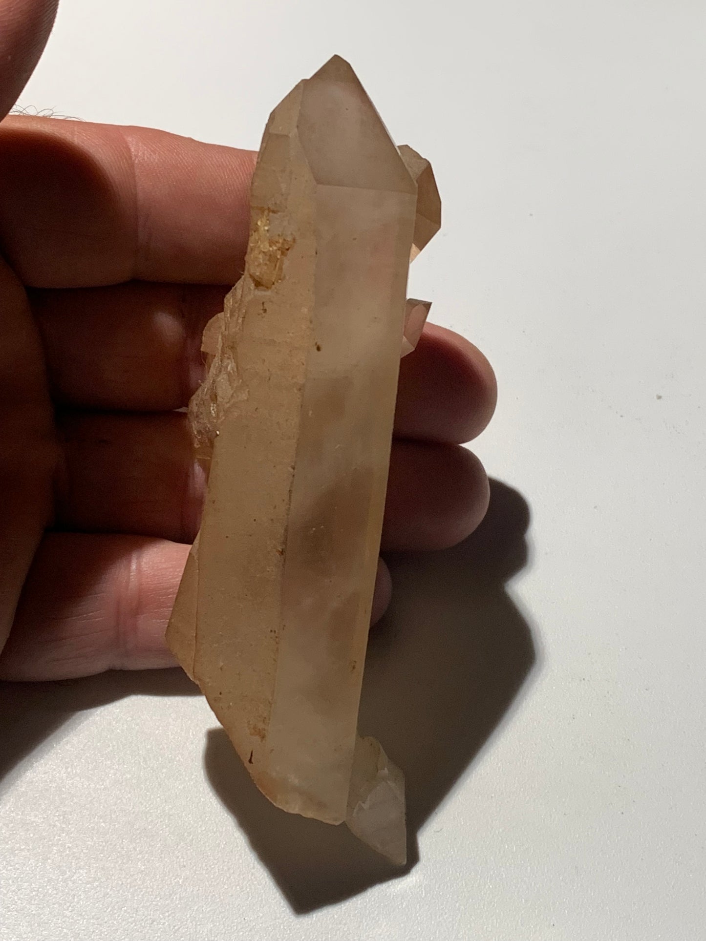 Cristal de roche - Pointe jumelée avec nid de cristaux - 104 L x 50 l x 32 mm - 134 grammes !