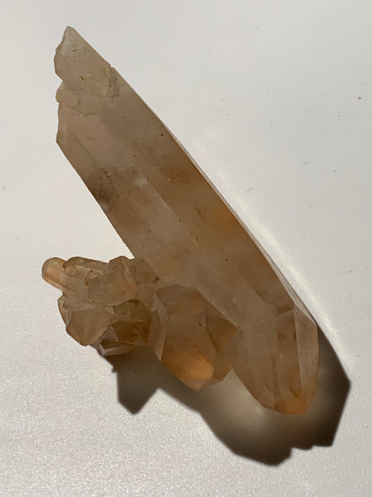 Cristal de roche - Pointe jumelée avec nid de cristaux - 104 L x 50 l x 32 mm - 134 grammes !