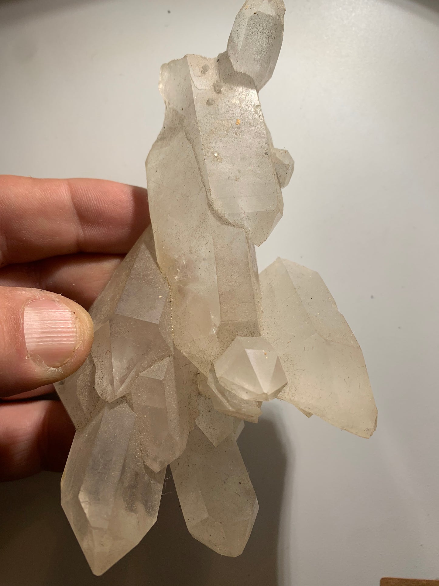 Cristal de roche - Amas de cristaux de 4 à 9 cm - 128 L x 70 l x 42 mm - 235,7 grammes - Belle pièce !