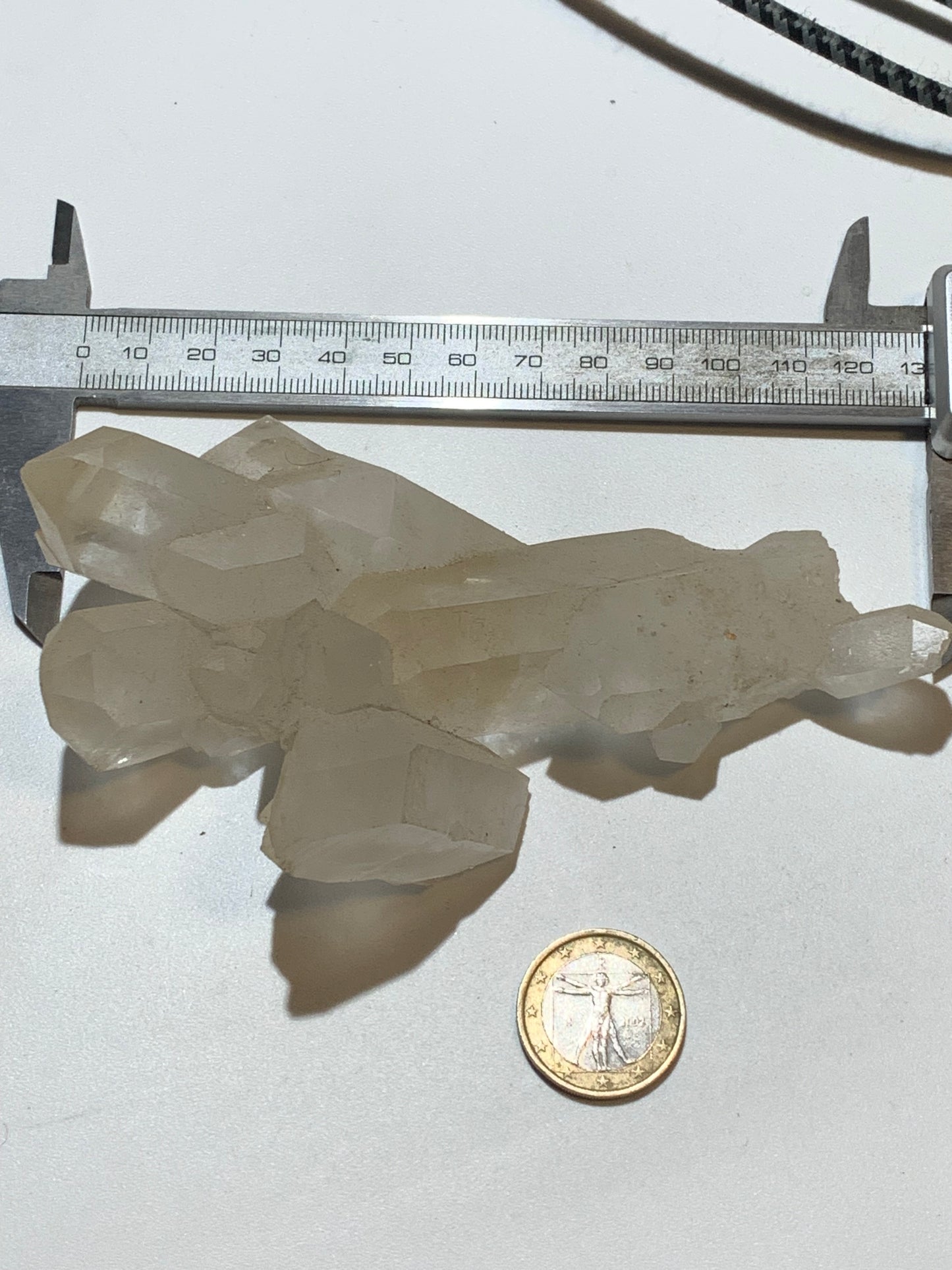 Cristal de roche - Amas de cristaux de 4 à 9 cm - 128 L x 70 l x 42 mm - 235,7 grammes - Belle pièce !