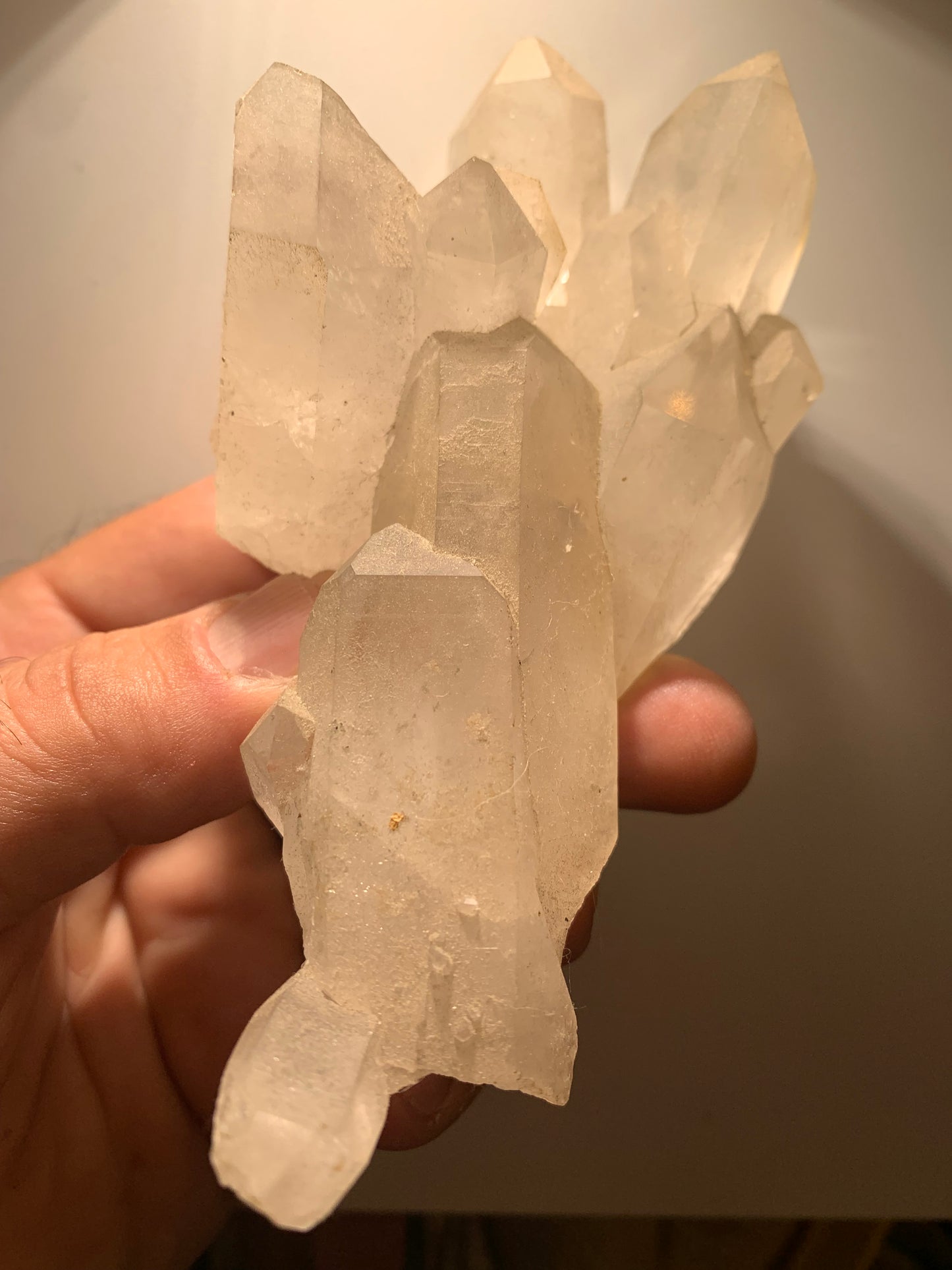 Cristal de roche - Amas de cristaux de 4 à 9 cm - 128 L x 70 l x 42 mm - 235,7 grammes - Belle pièce !