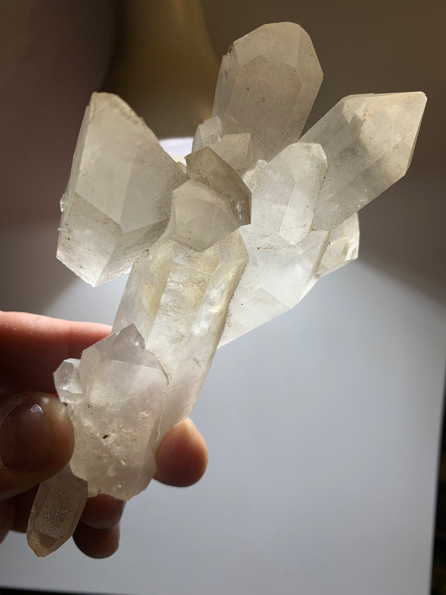 Cristal de roche - Amas de cristaux de 4 à 9 cm - 128 L x 70 l x 42 mm - 235,7 grammes - Belle pièce !