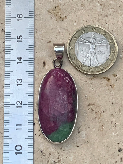 Rubis sur Fuchsite (micas vert), pendentif en Argent de 45 mm de ht x18 x8. Vendu avec un cordon réglable de couleur noire !