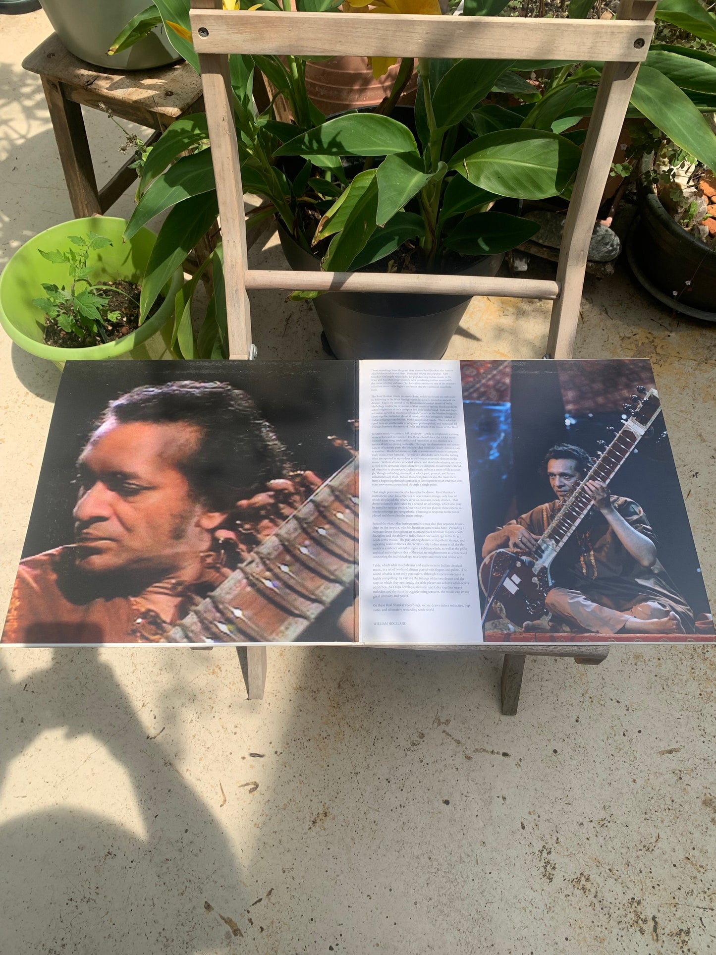 Disque vinyle - Artiste : Ravi Shankar – Ragas- Label : Vinyl Passion. Double album, 'Chant religieux Hindouiste/ Ragas' !