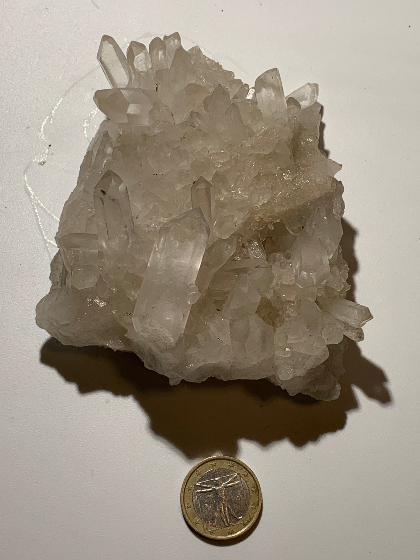 Cristal de roche/ druse de petits cristaux - 104 L x 95 l x 50 h mm - 395 grammes - Très belle pureté !