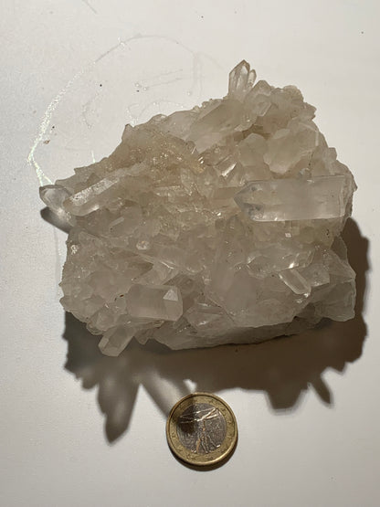 Cristal de roche/ druse de petits cristaux - 104 L x 95 l x 50 h mm - 395 grammes - Très belle pureté !