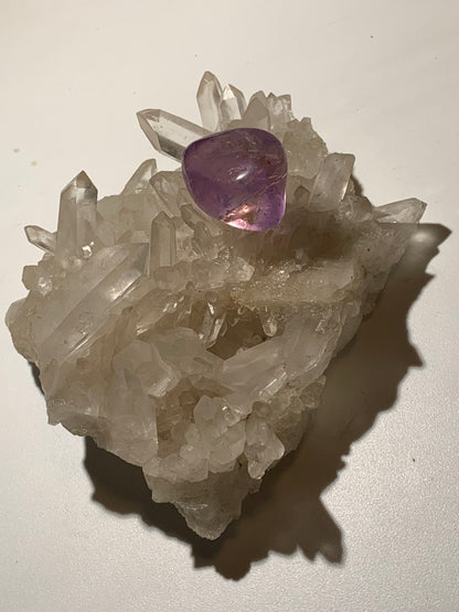 Cristal de roche/ druse de petits cristaux - 104 L x 95 l x 50 h mm - 395 grammes - Très belle pureté !