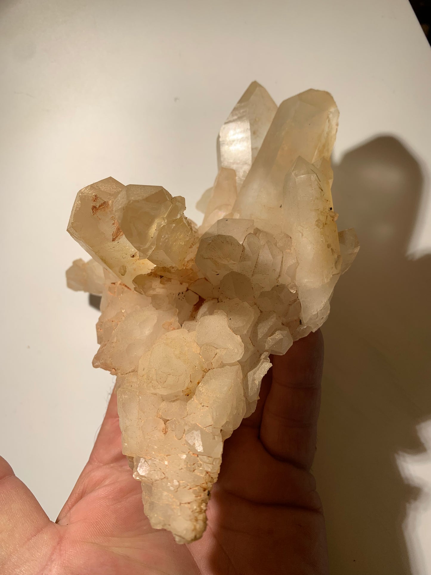 Cristal de roche - Amas de gros cristaux de 4 à 9 cm - 170 L x 130 l x 80 h mm - 541 grammes - Belle pièce !