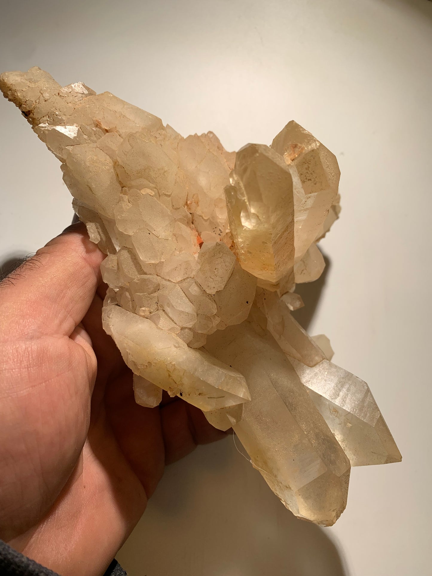 Cristal de roche - Amas de gros cristaux de 4 à 9 cm - 170 L x 130 l x 80 h mm - 541 grammes - Belle pièce !