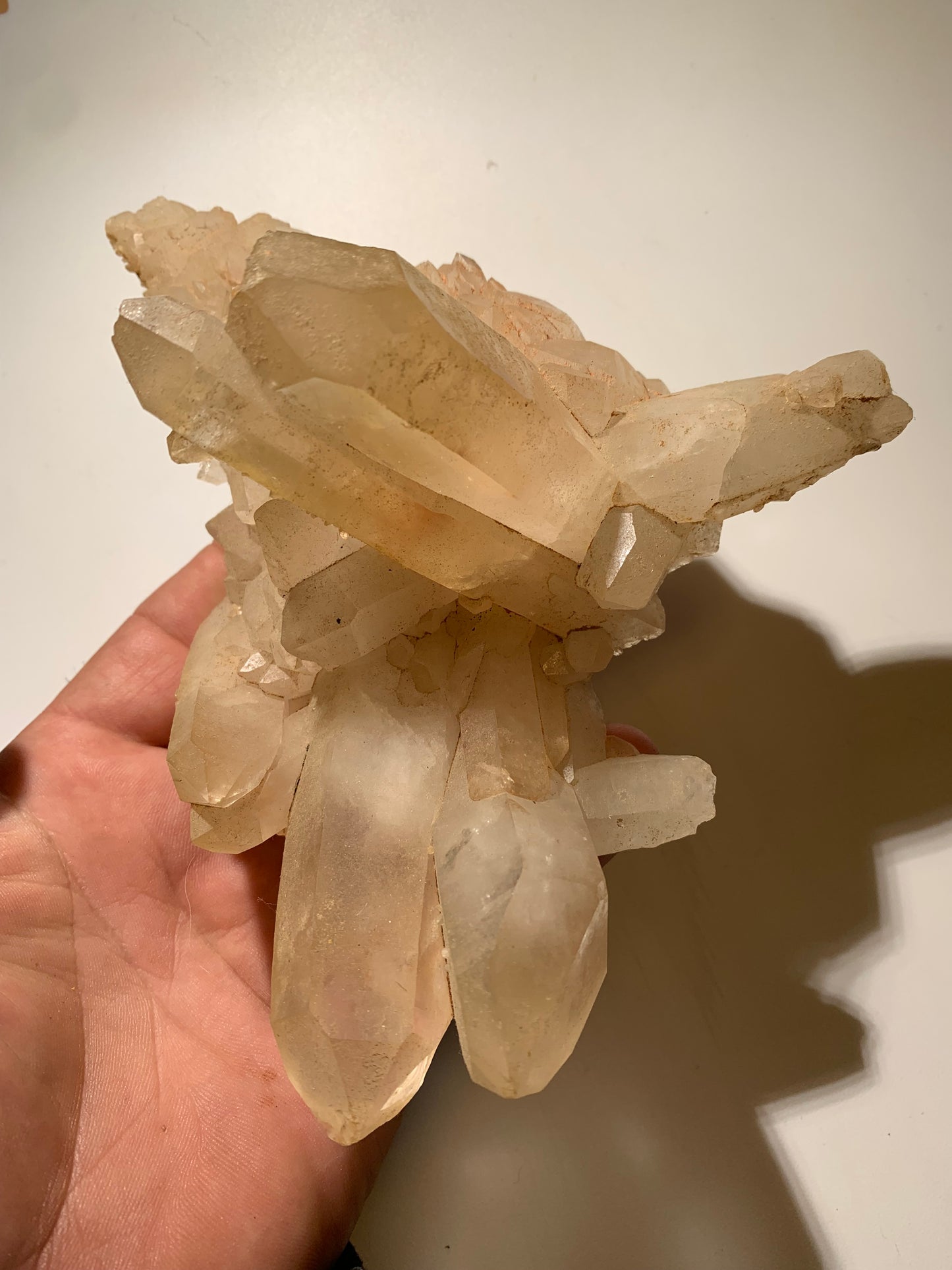 Cristal de roche - Amas de gros cristaux de 4 à 9 cm - 170 L x 130 l x 80 h mm - 541 grammes - Belle pièce !