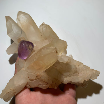 Cristal de roche - Amas de gros cristaux de 4 à 9 cm - 170 L x 130 l x 80 h mm - 541 grammes - Belle pièce !