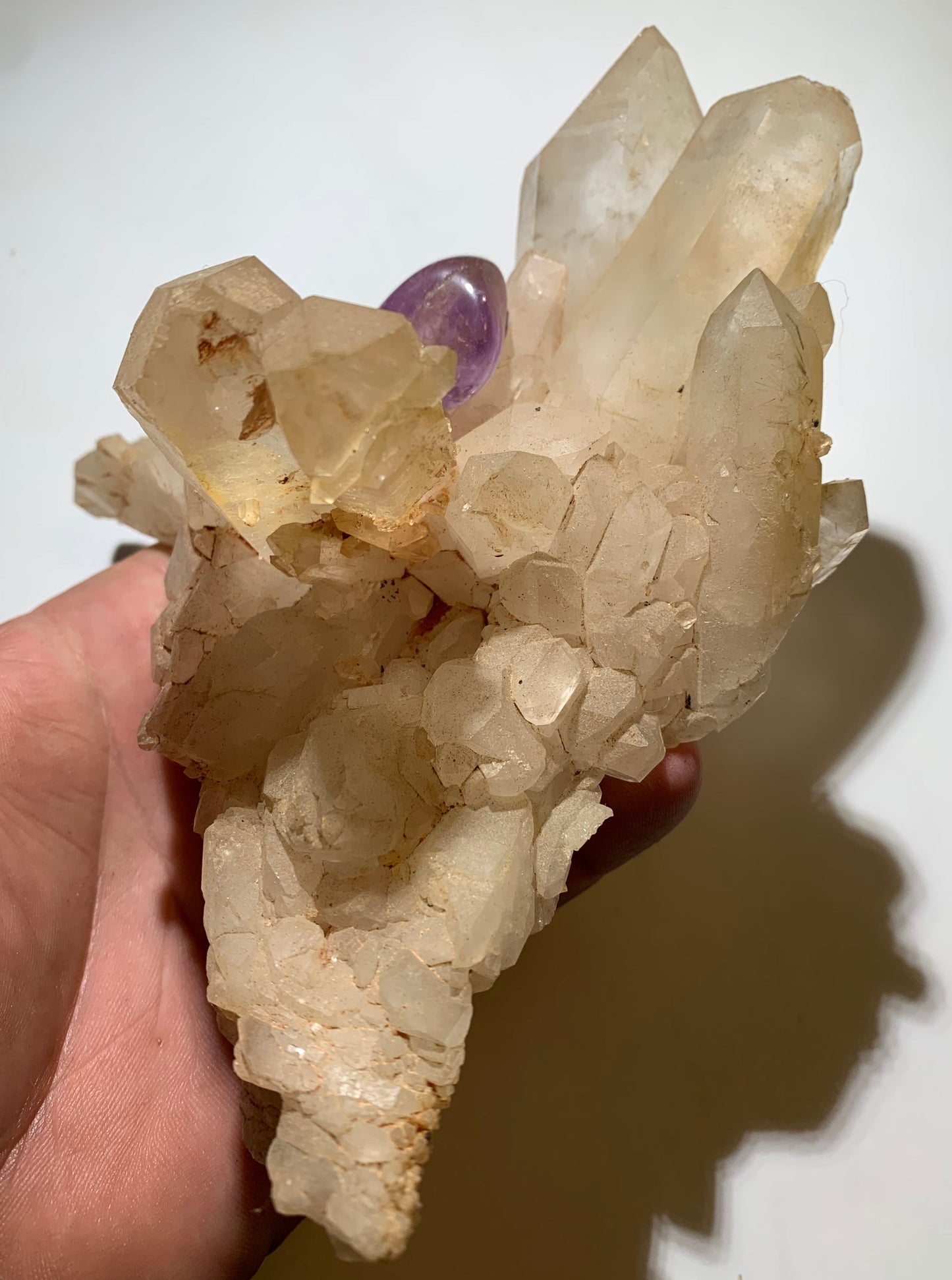 Cristal de roche - Amas de gros cristaux de 4 à 9 cm - 170 L x 130 l x 80 h mm - 541 grammes - Belle pièce !