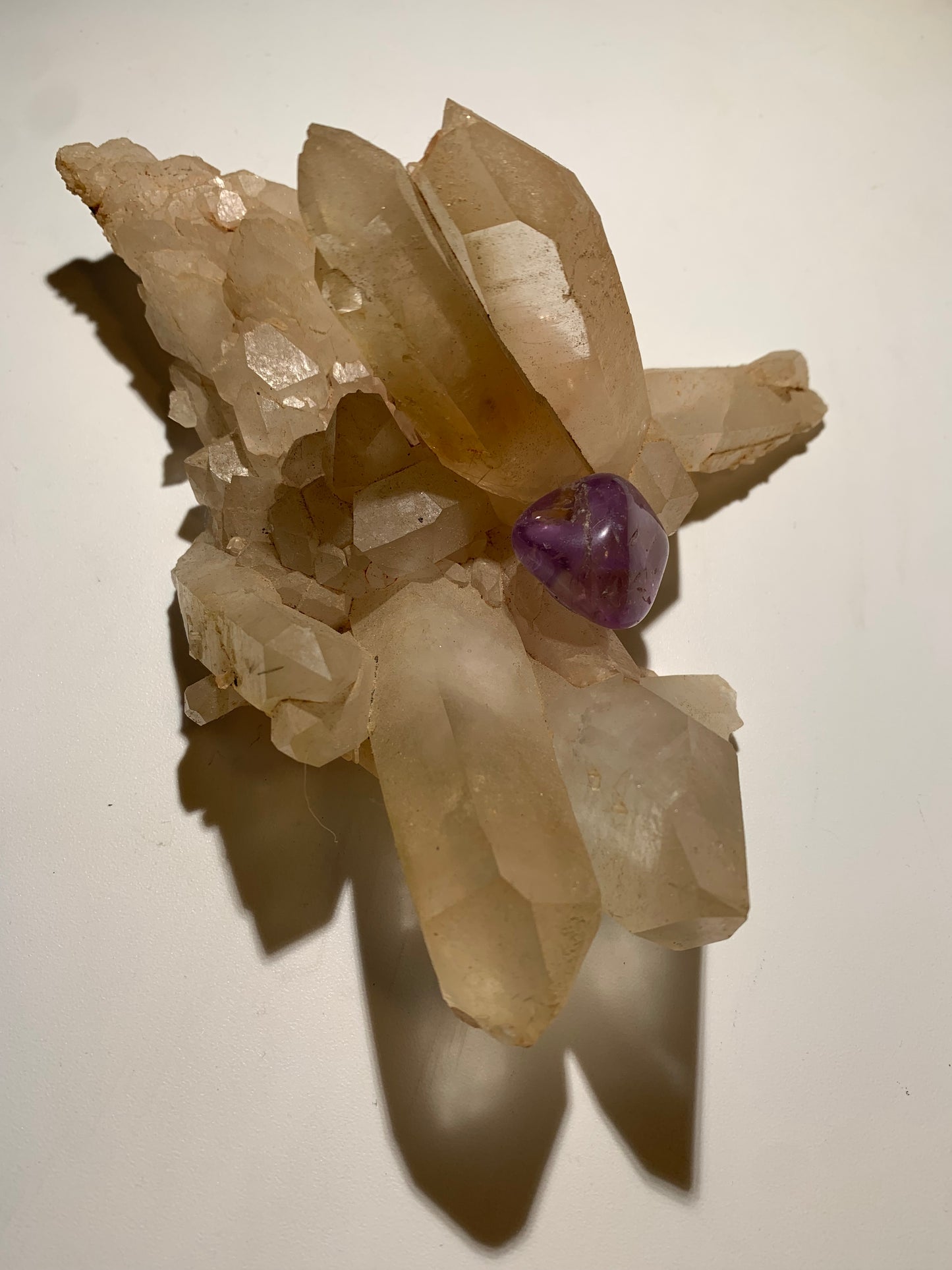 Cristal de roche - Amas de gros cristaux de 4 à 9 cm - 170 L x 130 l x 80 h mm - 541 grammes - Belle pièce !