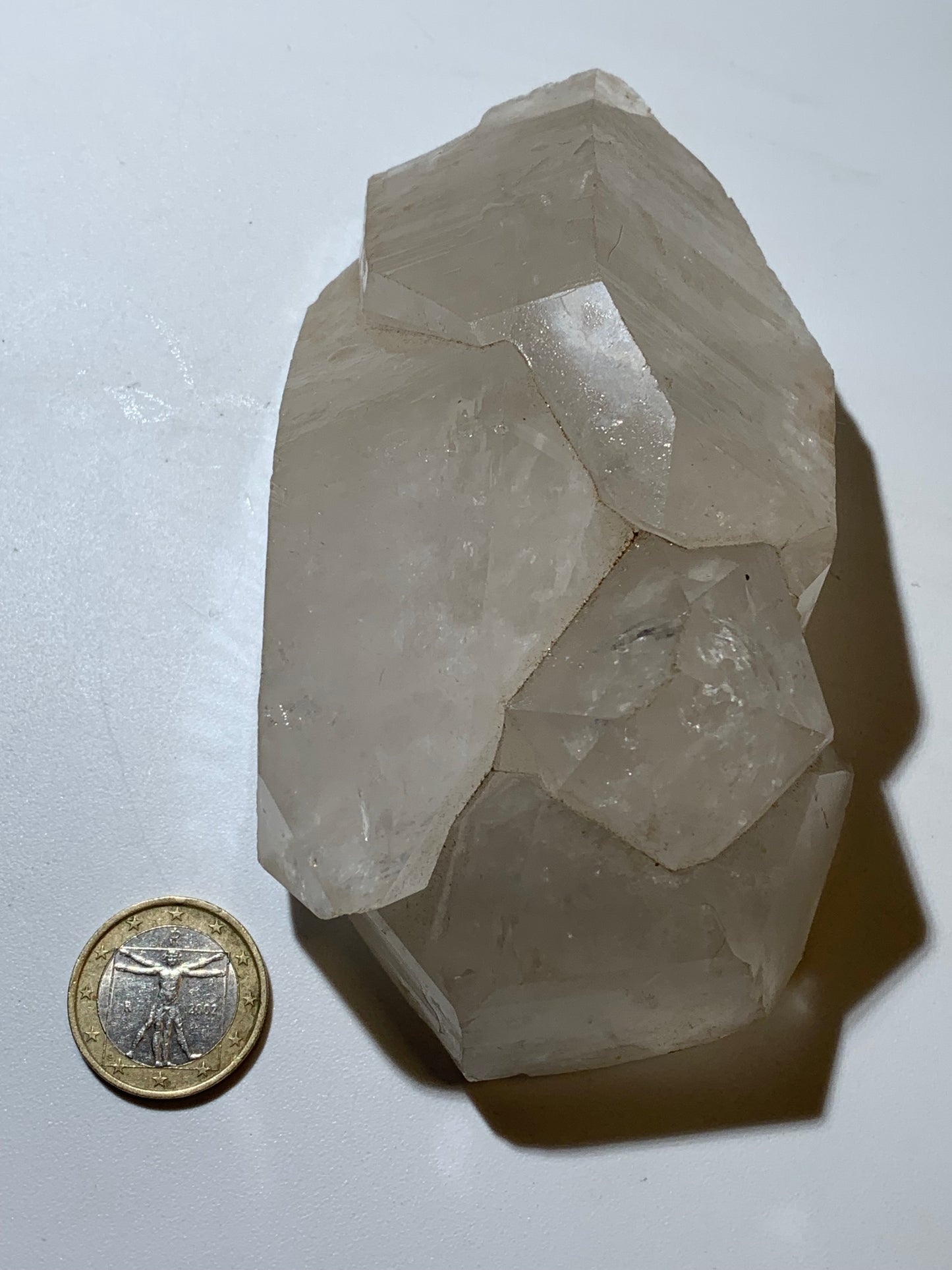 Cristal de roche - Amas de têtes de cristaux géants - 126 L x 71 l x 50 h mm - 479 grammes - Belle pièce !