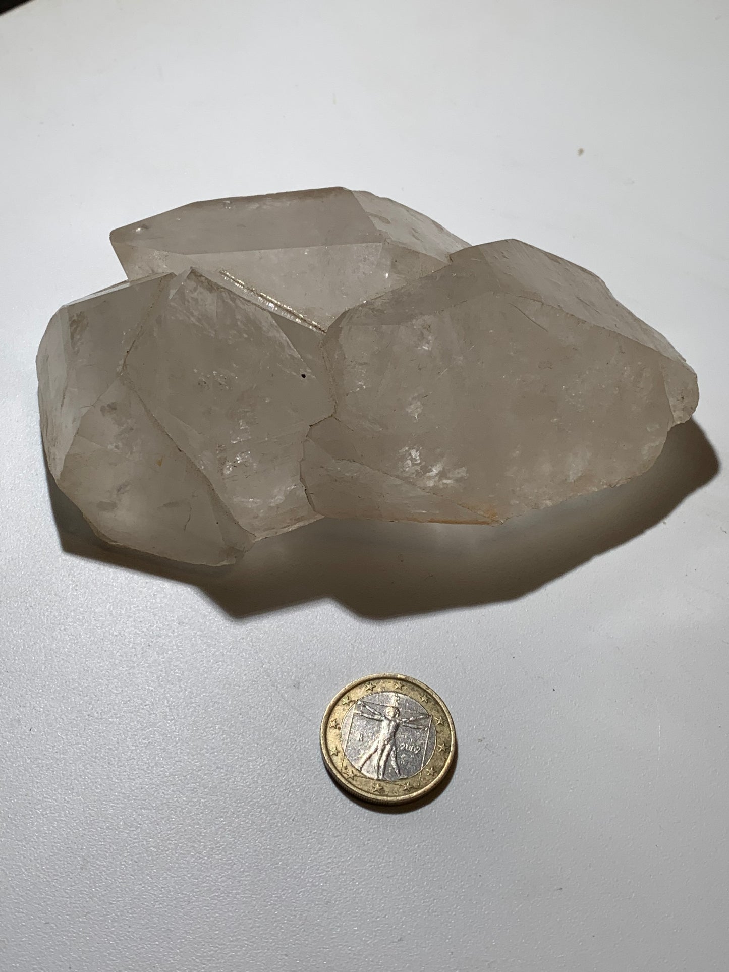 Cristal de roche - Amas de têtes de cristaux géants - 126 L x 71 l x 50 h mm - 479 grammes - Belle pièce !