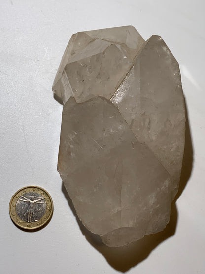 Cristal de roche - Amas de têtes de cristaux géants - 126 L x 71 l x 50 h mm - 479 grammes - Belle pièce !