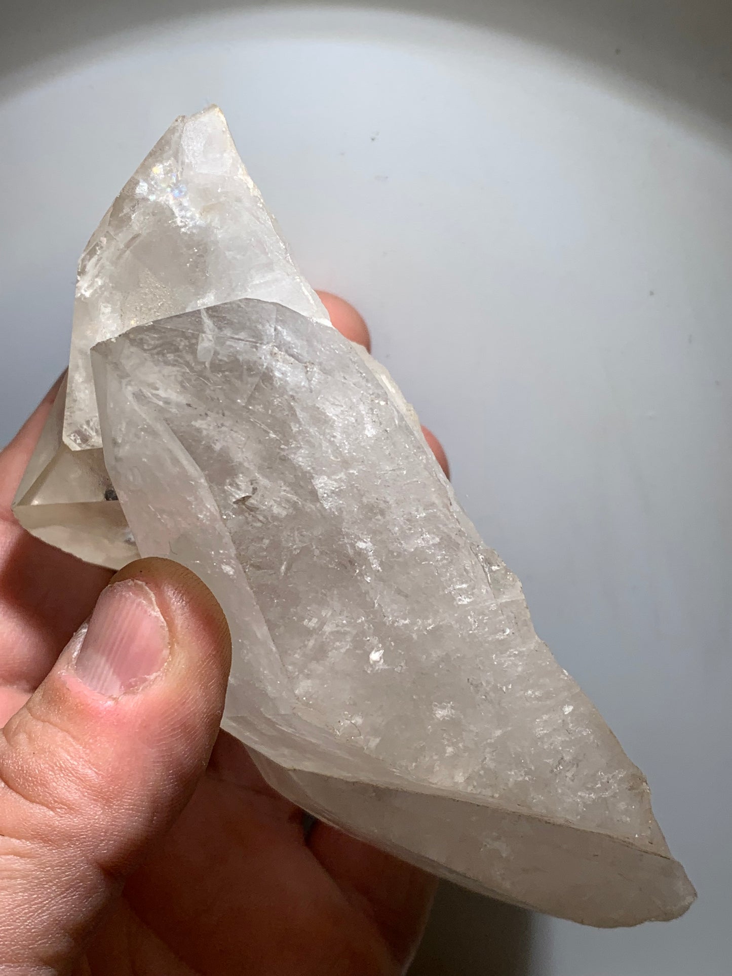 Cristal de roche - Amas de têtes de cristaux géants - 126 L x 71 l x 50 h mm - 479 grammes - Belle pièce !