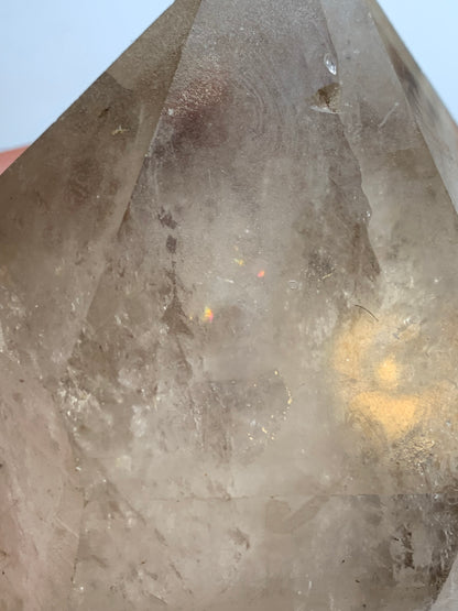 Cristal de roche - Tête de cristal géant - 100 L x 80 l x 64 h mm - 780 grammes - Belle pièce !