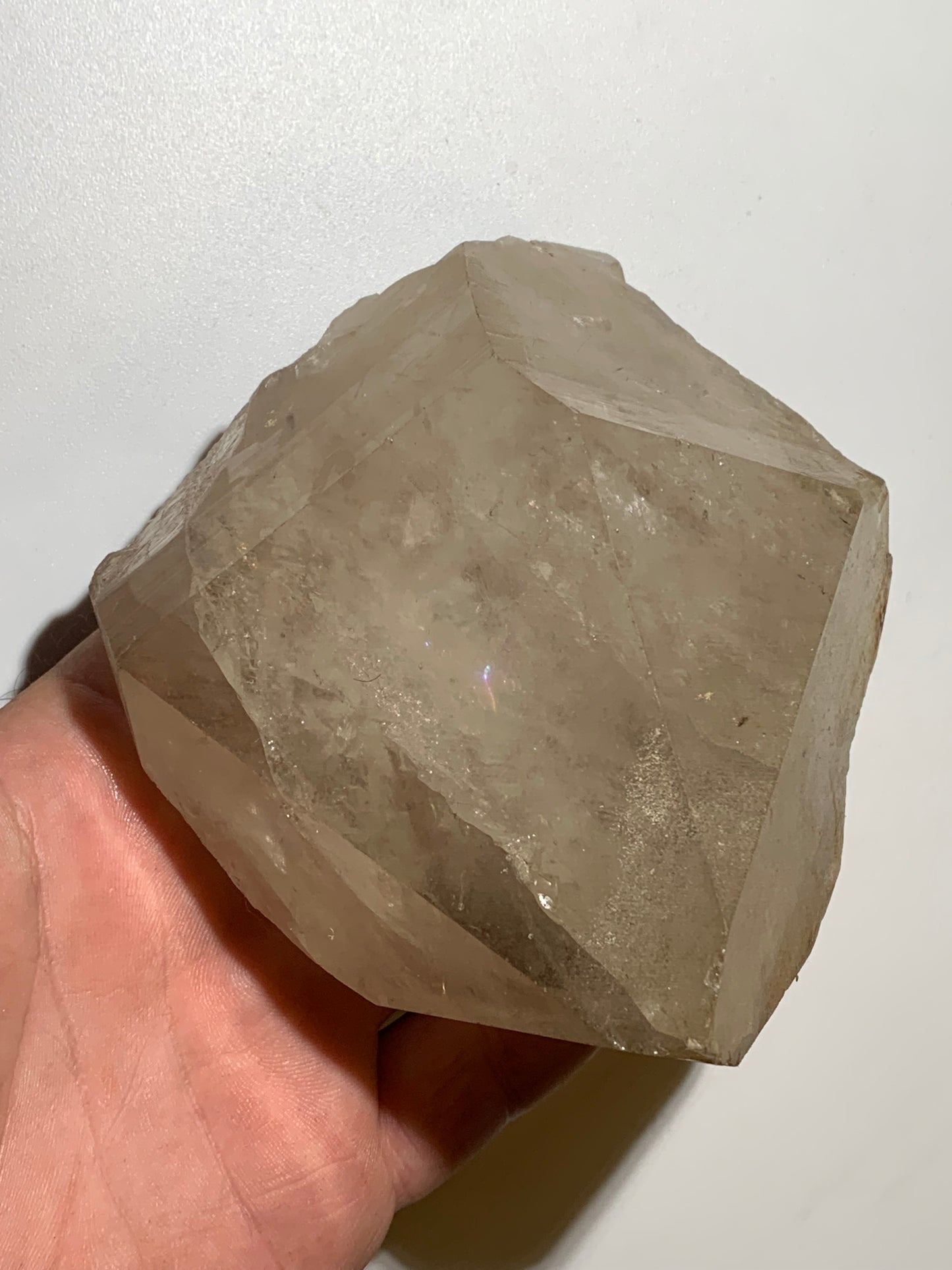 Cristal de roche - Tête de cristal géant - 100 L x 80 l x 64 h mm - 780 grammes - Belle pièce !