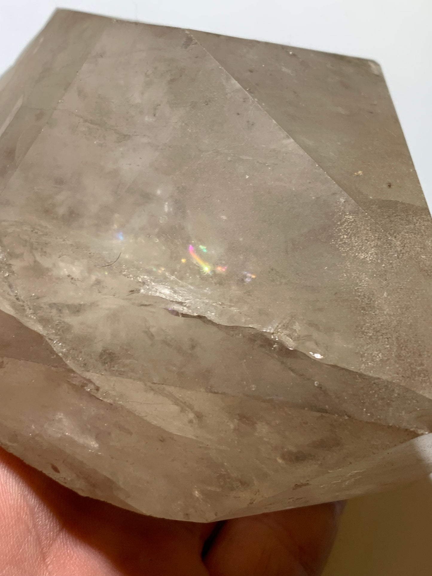 Cristal de roche - Tête de cristal géant - 100 L x 80 l x 64 h mm - 780 grammes - Belle pièce !