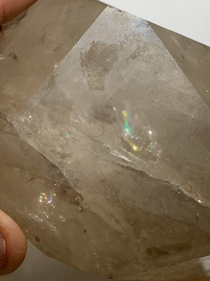 Cristal de roche - Tête de cristal géant - 100 L x 80 l x 64 h mm - 780 grammes - Belle pièce !