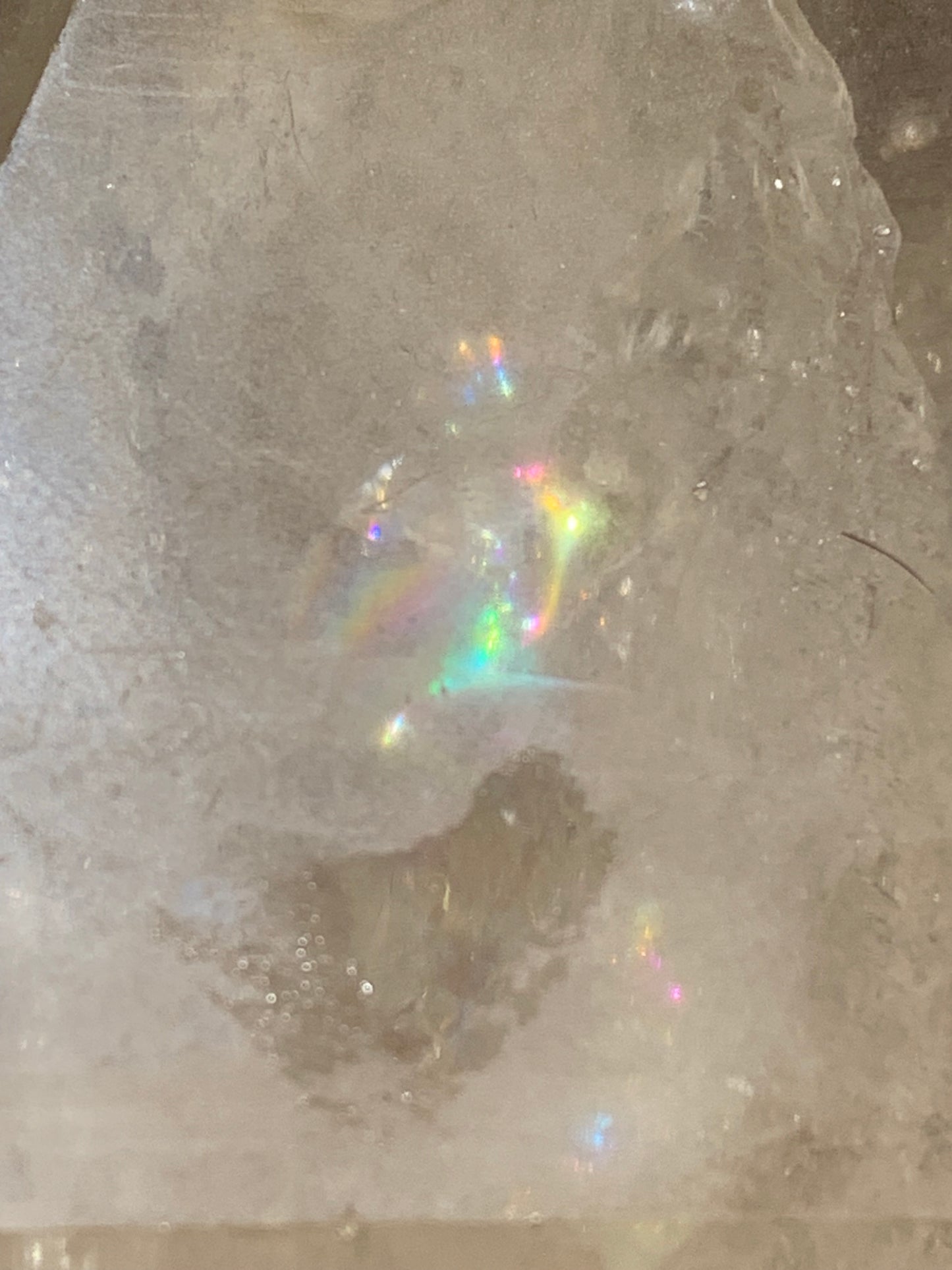 Cristal de roche - Tête de cristal géant - 100 L x 80 l x 64 h mm - 780 grammes - Belle pièce !