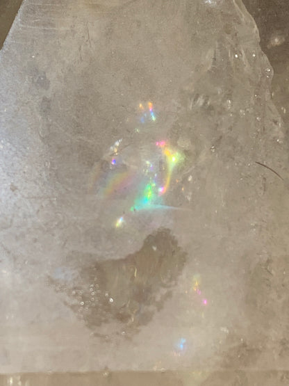 Cristal de roche - Tête de cristal géant - 100 L x 80 l x 64 h mm - 780 grammes - Belle pièce !