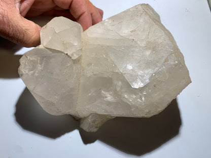 Cristal de roche - Amas de Têtes de cristaux géants - 160 L x 150 l x 85 h mm - 1600 grammes - Très belle pièce !