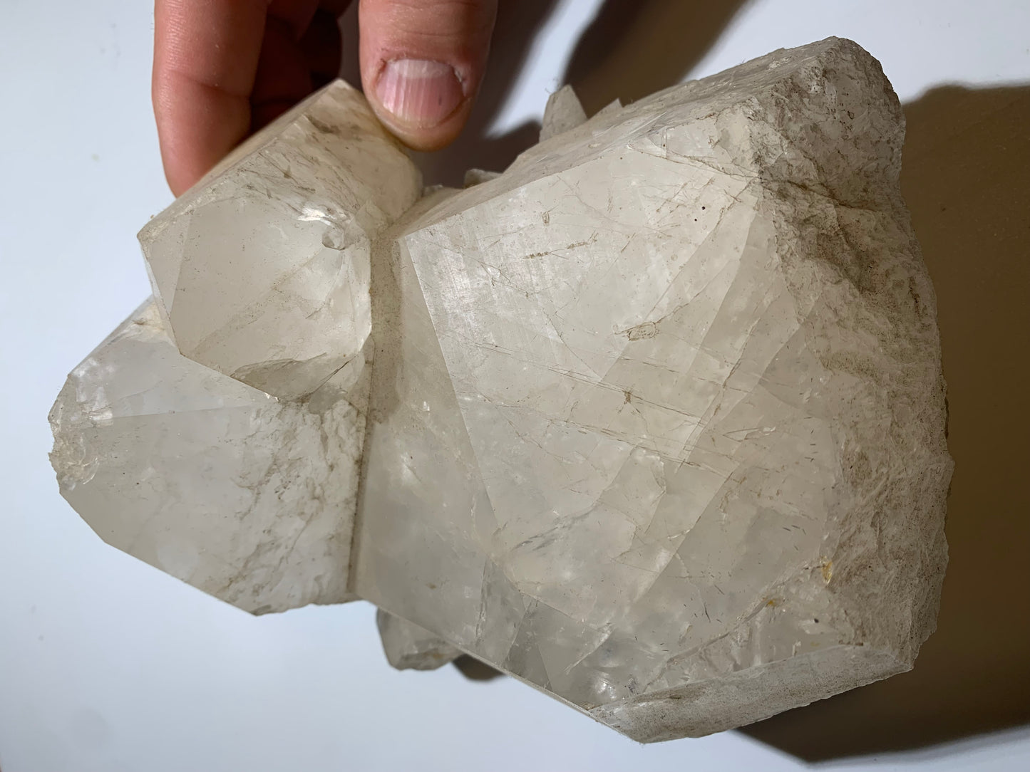 Cristal de roche - Amas de Têtes de cristaux géants - 160 L x 150 l x 85 h mm - 1600 grammes - Très belle pièce !