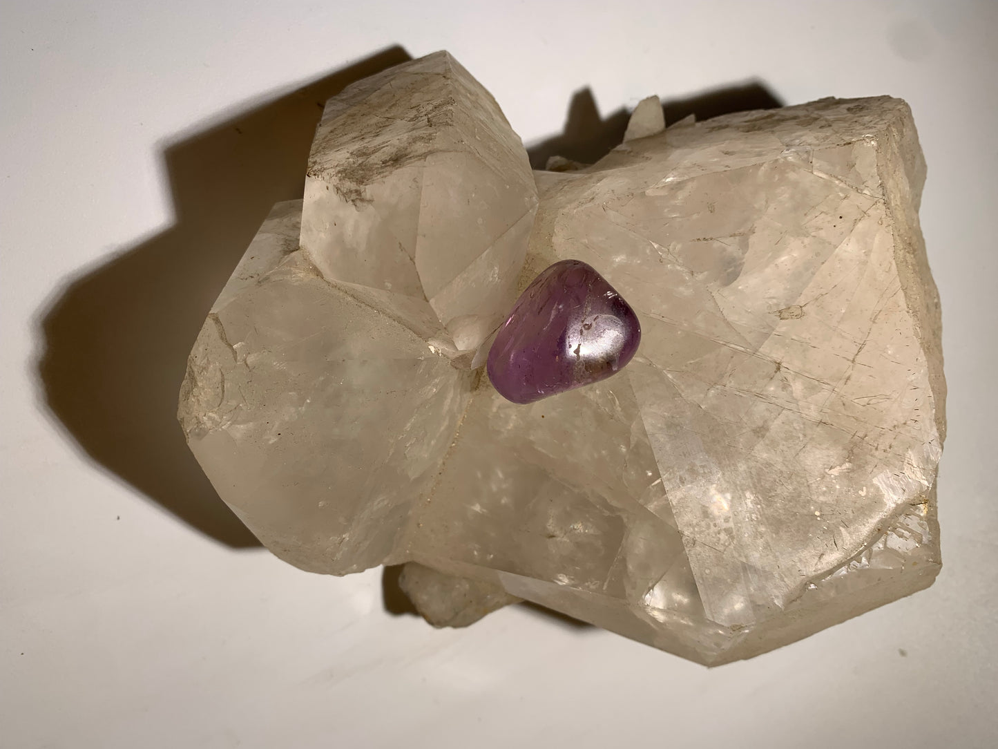 Cristal de roche - Amas de Têtes de cristaux géants - 160 L x 150 l x 85 h mm - 1600 grammes - Très belle pièce !