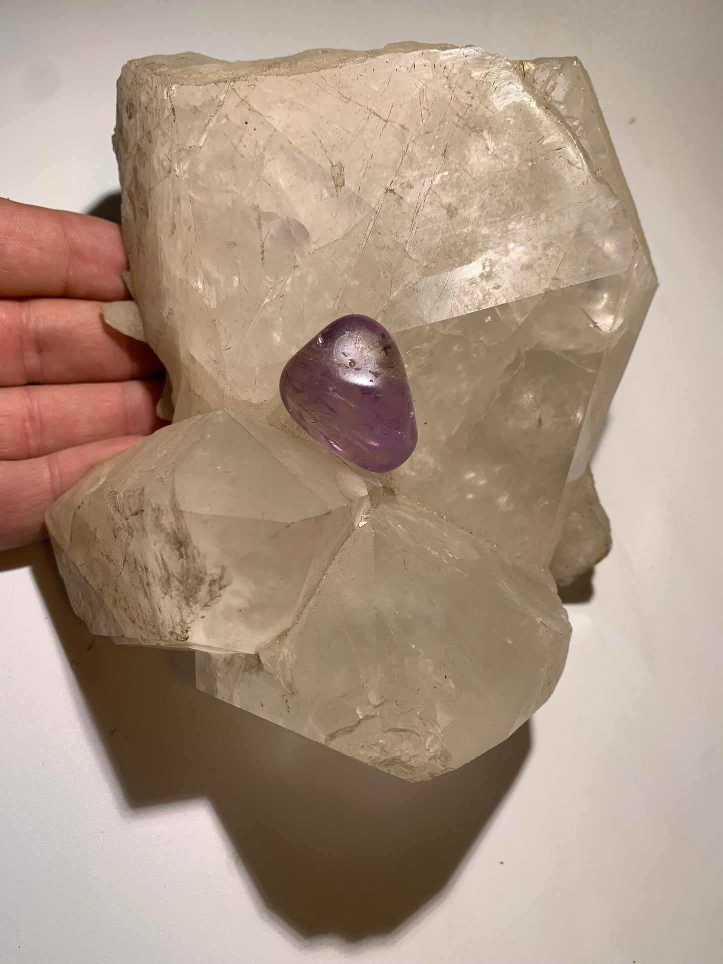 Cristal de roche - Amas de Têtes de cristaux géants - 160 L x 150 l x 85 h mm - 1600 grammes - Très belle pièce !