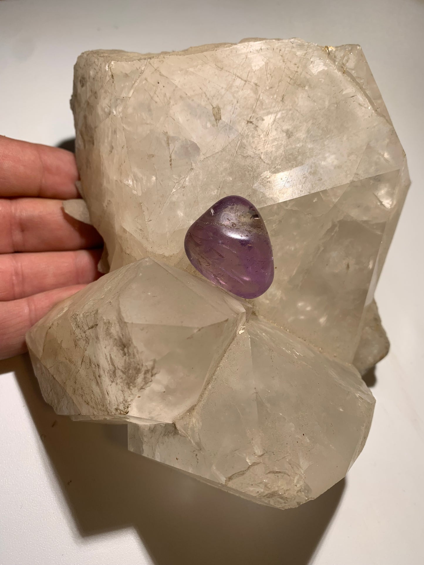 Cristal de roche - Amas de Têtes de cristaux géants - 160 L x 150 l x 85 h mm - 1600 grammes - Très belle pièce !