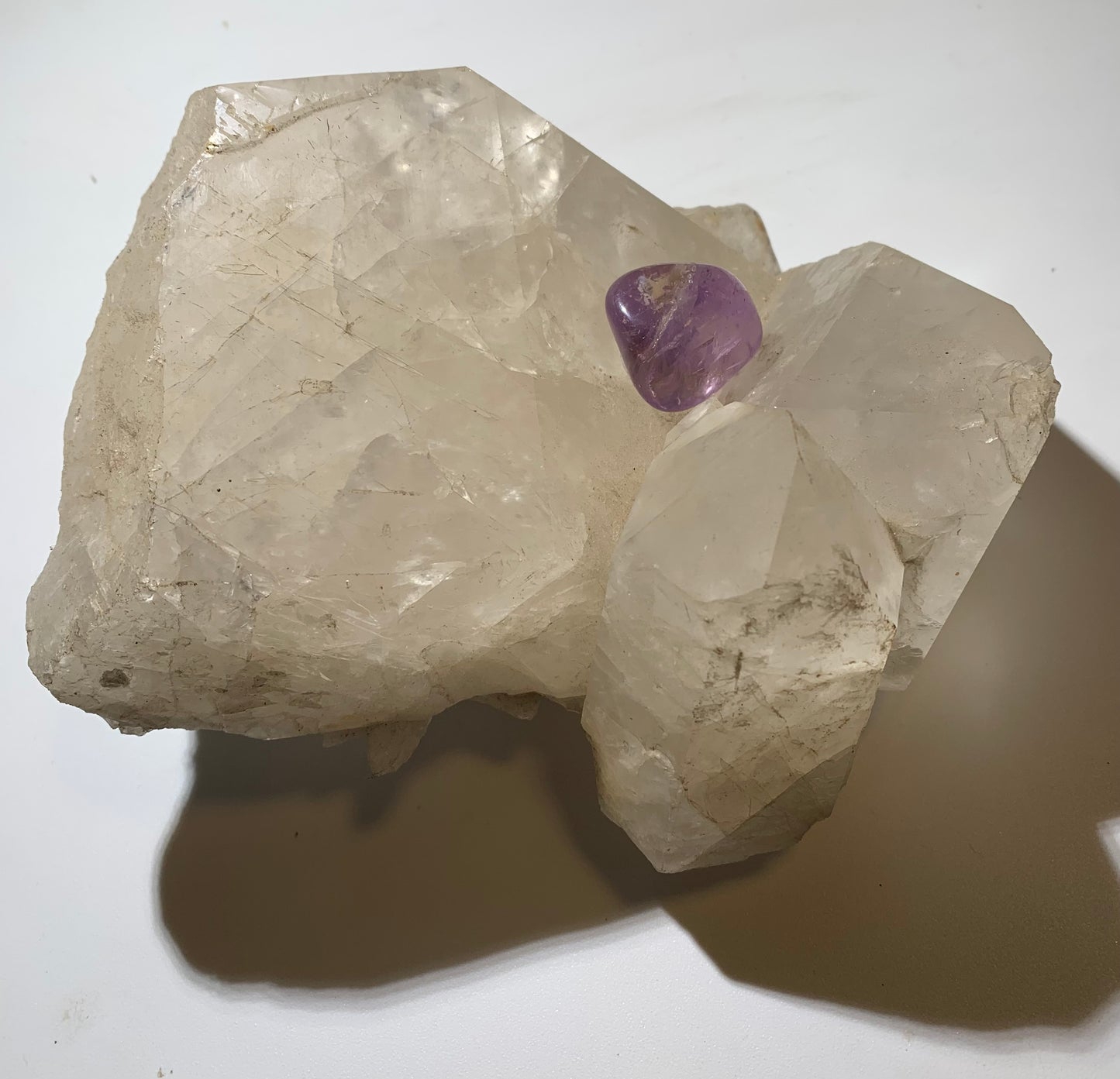 Cristal de roche - Amas de Têtes de cristaux géants - 160 L x 150 l x 85 h mm - 1600 grammes - Très belle pièce !