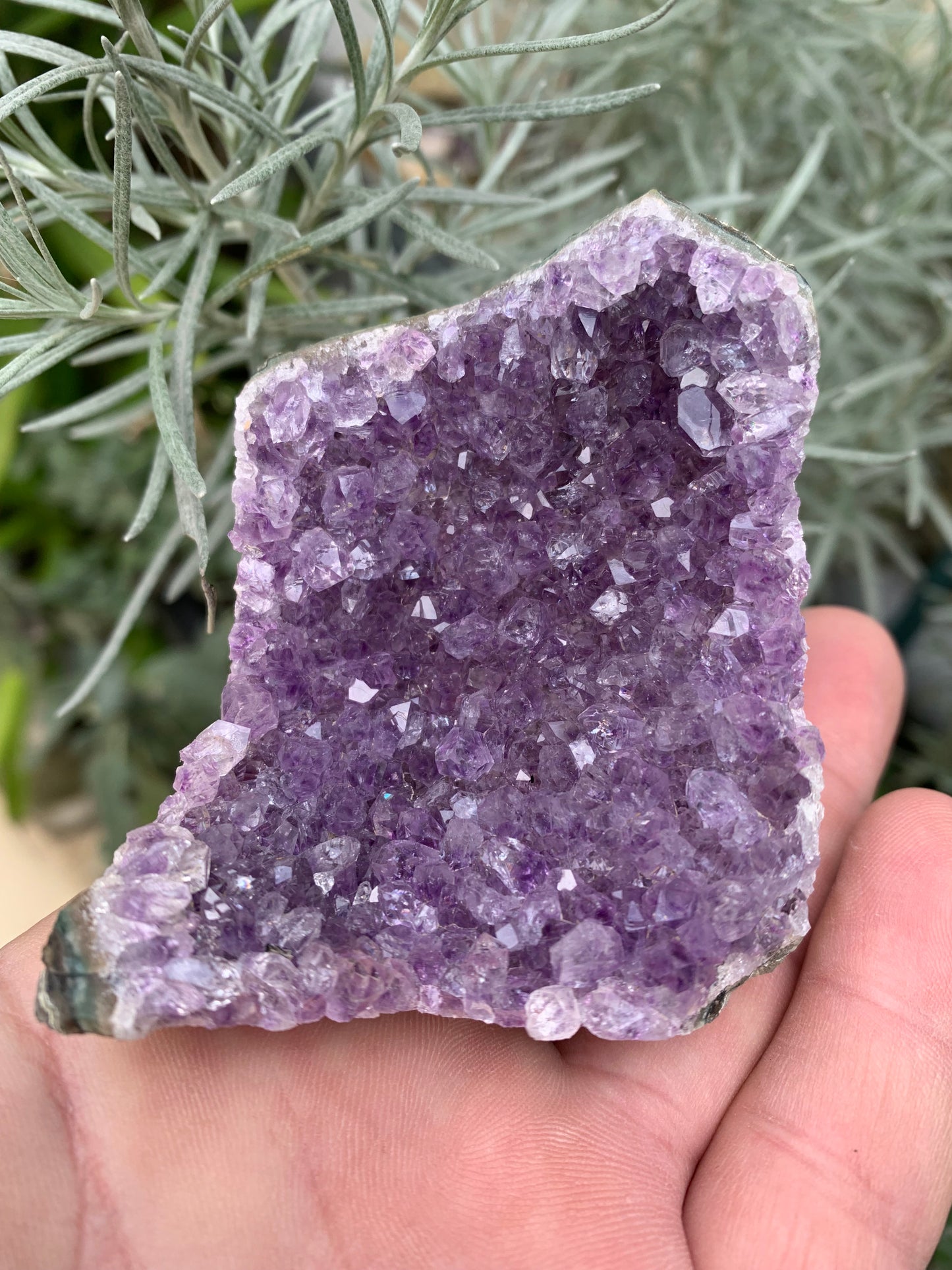 Druse d’améthyste – Petite druse de ± 68 x 64 x 60 mm – 121,6 g !