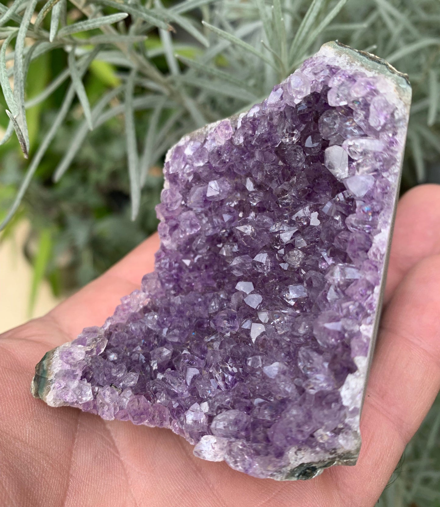 Druse d’améthyste – Petite druse de ± 68 x 64 x 60 mm – 121,6 g !