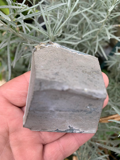 Druse d’améthyste – Petite druse de ± 68 x 64 x 60 mm – 121,6 g !