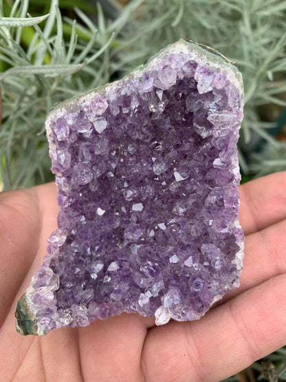 Druse d’améthyste – Petite druse de ± 68 x 64 x 60 mm – 121,6 g !