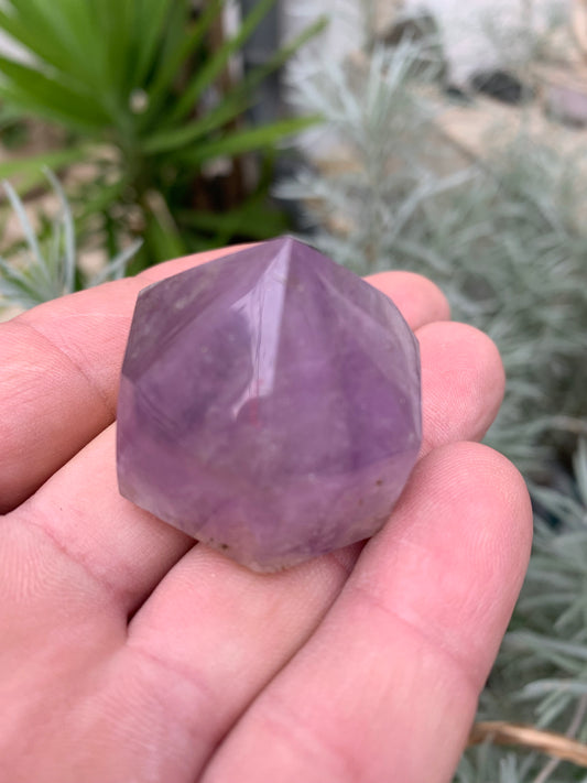 Cristal d’améthyste – Pointe naturelle de ± 38 x 32 x 30 mm – 47,3 g !