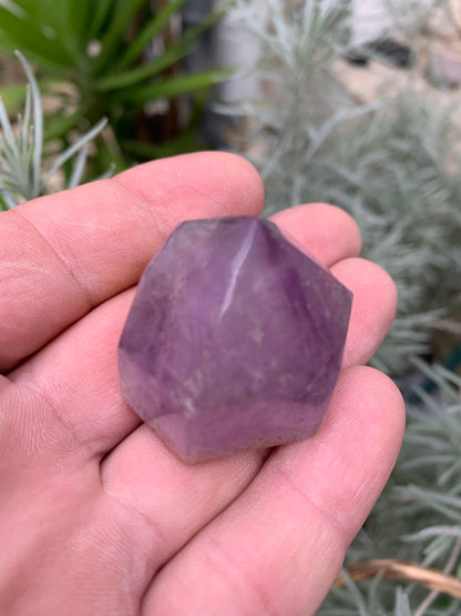 Cristal d’améthyste – Pointe naturelle de ± 38 x 32 x 30 mm – 47,3 g !