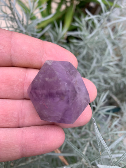 Cristal d’améthyste – Pointe naturelle de ± 38 x 32 x 30 mm – 47,3 g !