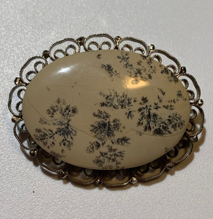 Broche en agate dentrique/ dentritique - 44 mm x 35 x 12 - 13,7 gr. - (Création par Serge le lapidaire)