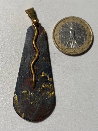 Œil de Fer, pendentif de 67 mm de hauteur x 22 de largeur x 4 d'épaisseur. Vendu avec cordon réglable de couleur noire offert !