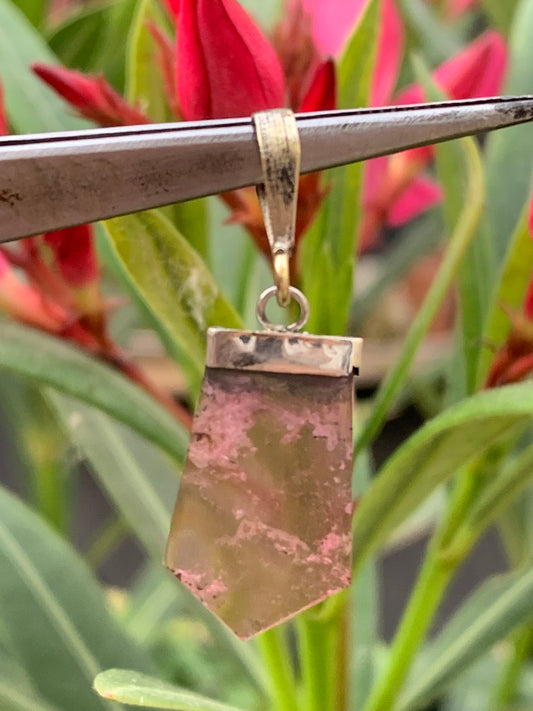 Tourmaline melon d'eau/ pastèque, pendentif en Argent de 36mm de hauteur x 14 de largeur x 2. Vendu avec cordon réglable de couleur noire !
